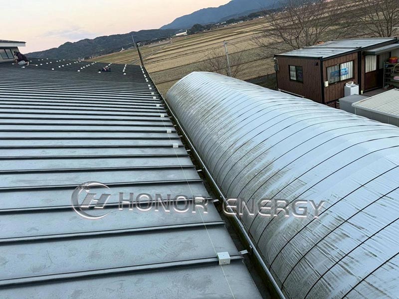 Standing Seam Metal Roof Clamps on asennettu ja valmis