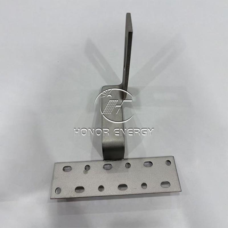 Aurinkopaneelin kattokoukku